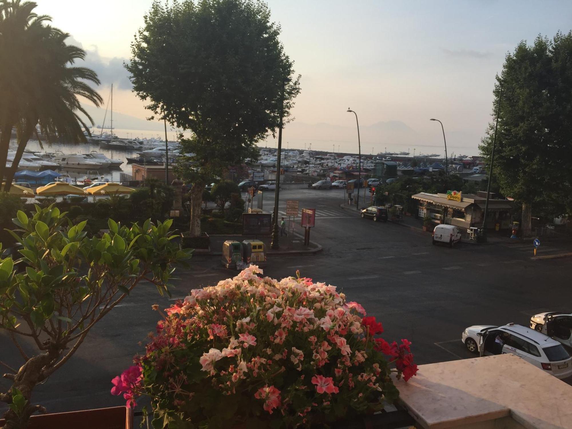 Mergellina Resort Napoli Esterno foto
